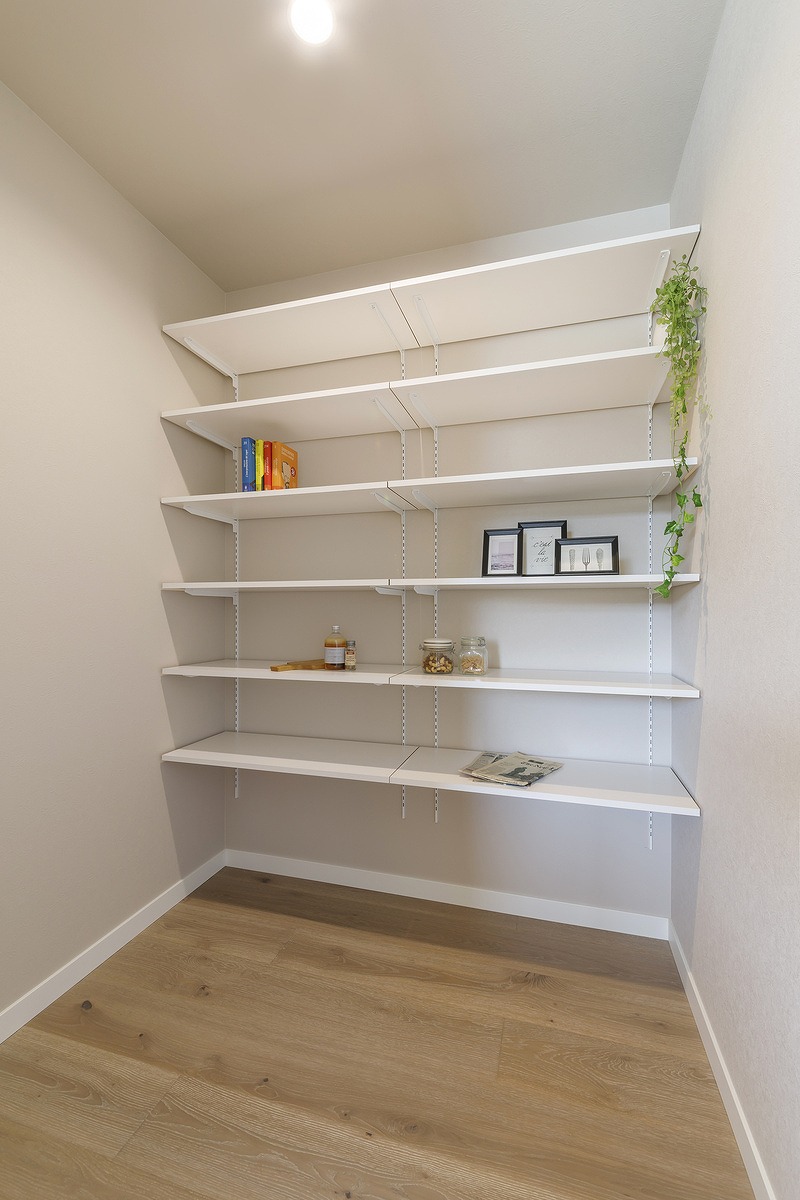 鏡面の外壁が映えるアーバンな住まい