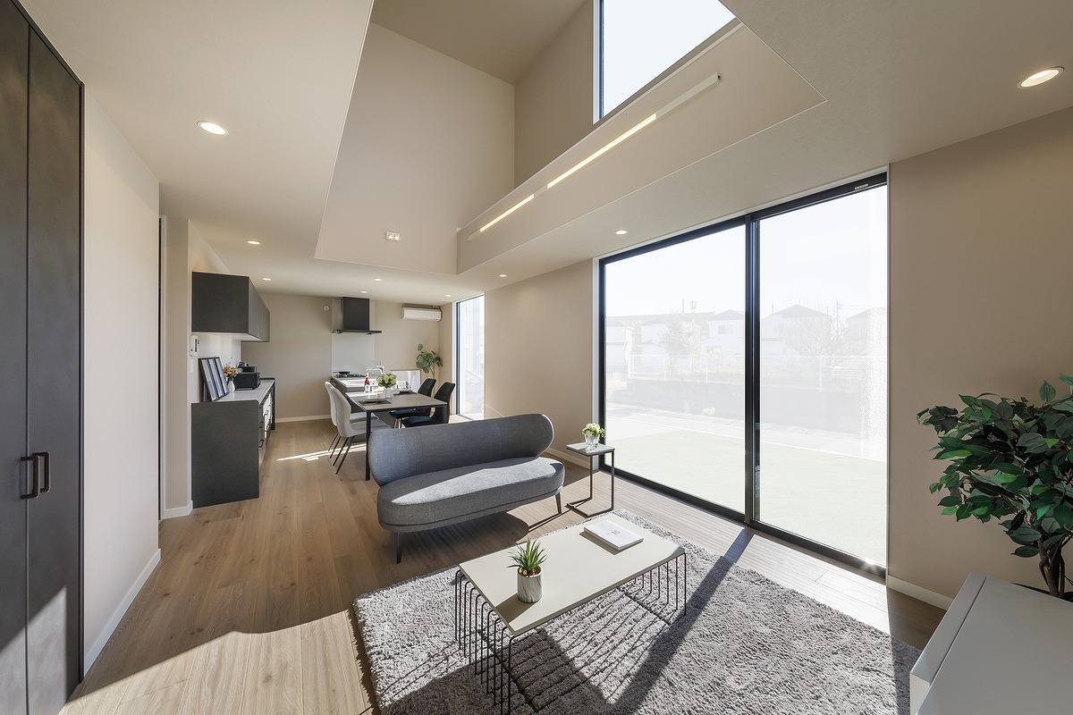 鏡面の外壁が映えるアーバンな住まい